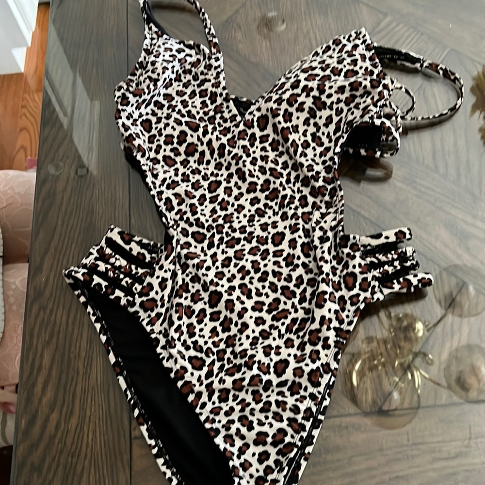 One piece swim